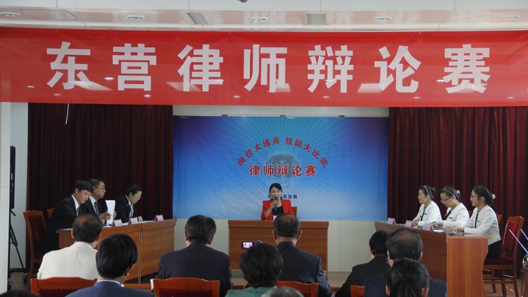 比赛紧张激烈地进行中